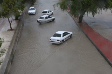 آبگرفتگی معابر بندرعباس بر اثر باران