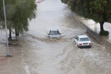 آبگرفتگی معابر بندرعباس بر اثر باران