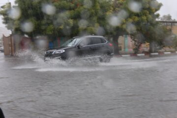 آبگرفتگی معابر بندرعباس بر اثر باران