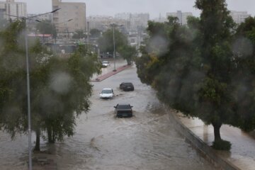 آبگرفتگی معابر بندرعباس بر اثر باران