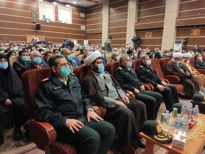 عزت و استقلال کشور مرهون خون شهیدان است