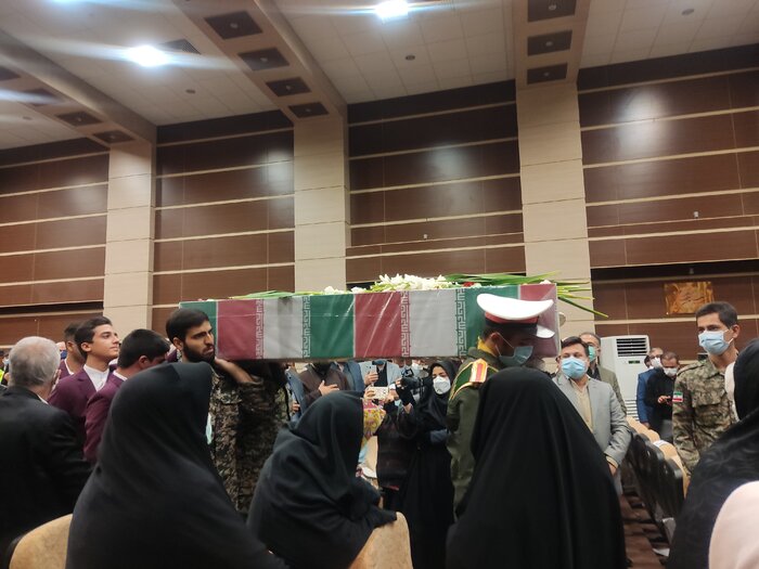 عزت و استقلال کشور مرهون خون شهیدان است