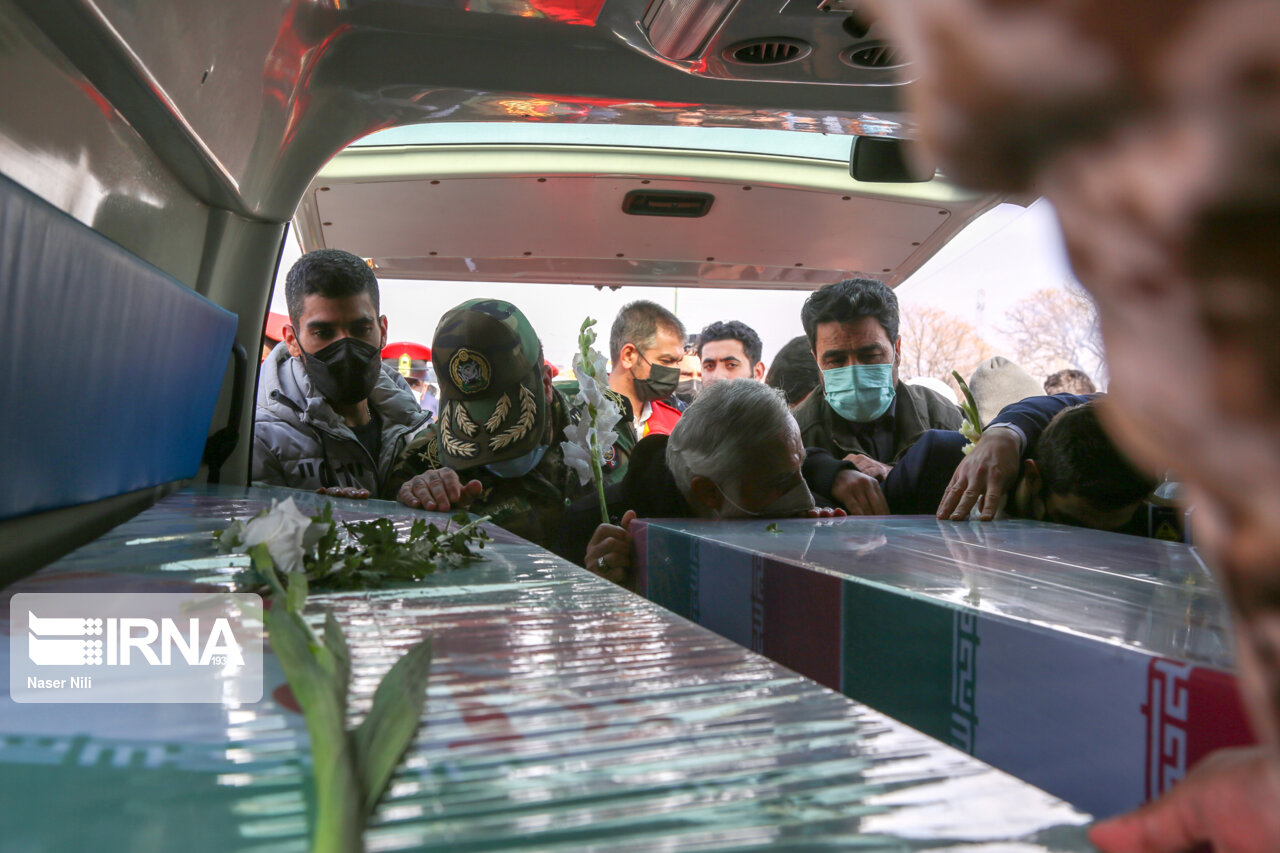 فیلم:عطرآگین شدن فضای همایش مقاومت و جهان آینده با ورود پیکر شهید