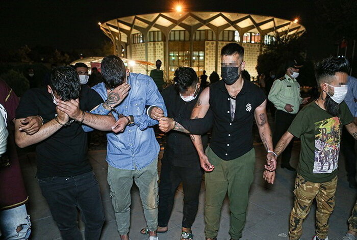 زنگ بوستانها برای که به صدا در میآید