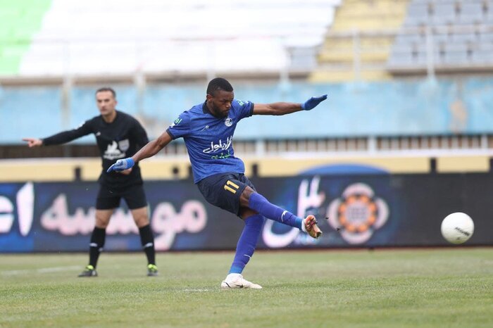 توقف استقلال در دقیقه ۹۲؛ آلومینیوم مزد بازی شجاعانهاش را گرفت