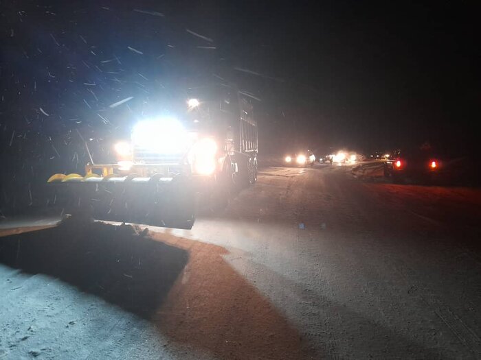 ۱۷ گروه راهداری مشغول برفروبی جادههای کوهستانی گلستان هستند