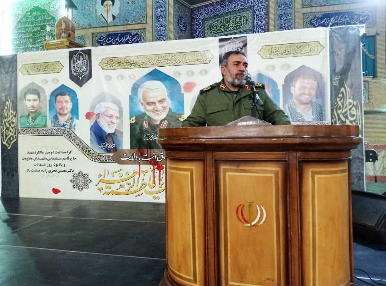 مدیران همچون سردار سلیمانی در میدان با مشکلات مبارزه کنند