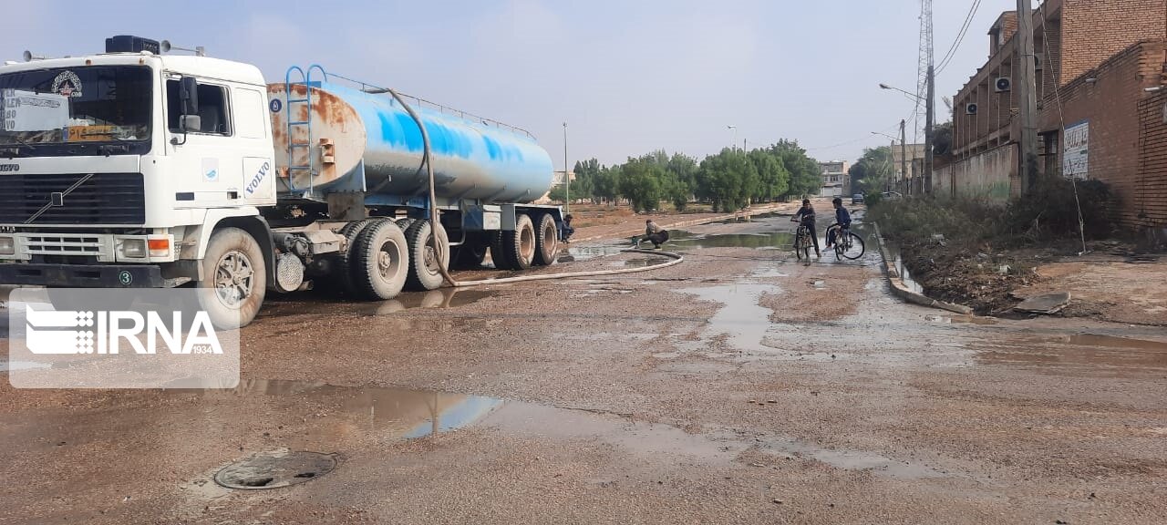  تخلیه روان آب ناشی از بارندگی در خرمشهر ادامه دارد