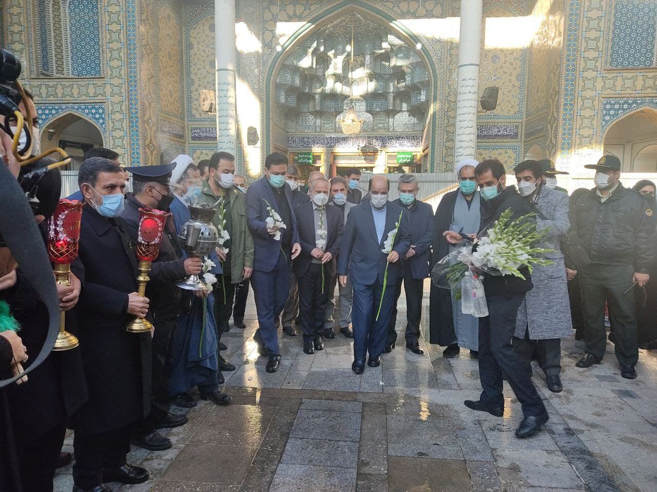 مزار شهدای مدافع حرم در آستان حضرت عبدالعظیم (ع) عطرافشانی شد مزار شهدای مدافع حرم در آستان حضرت عبدالعظیم (ع) عطرافشانی شد