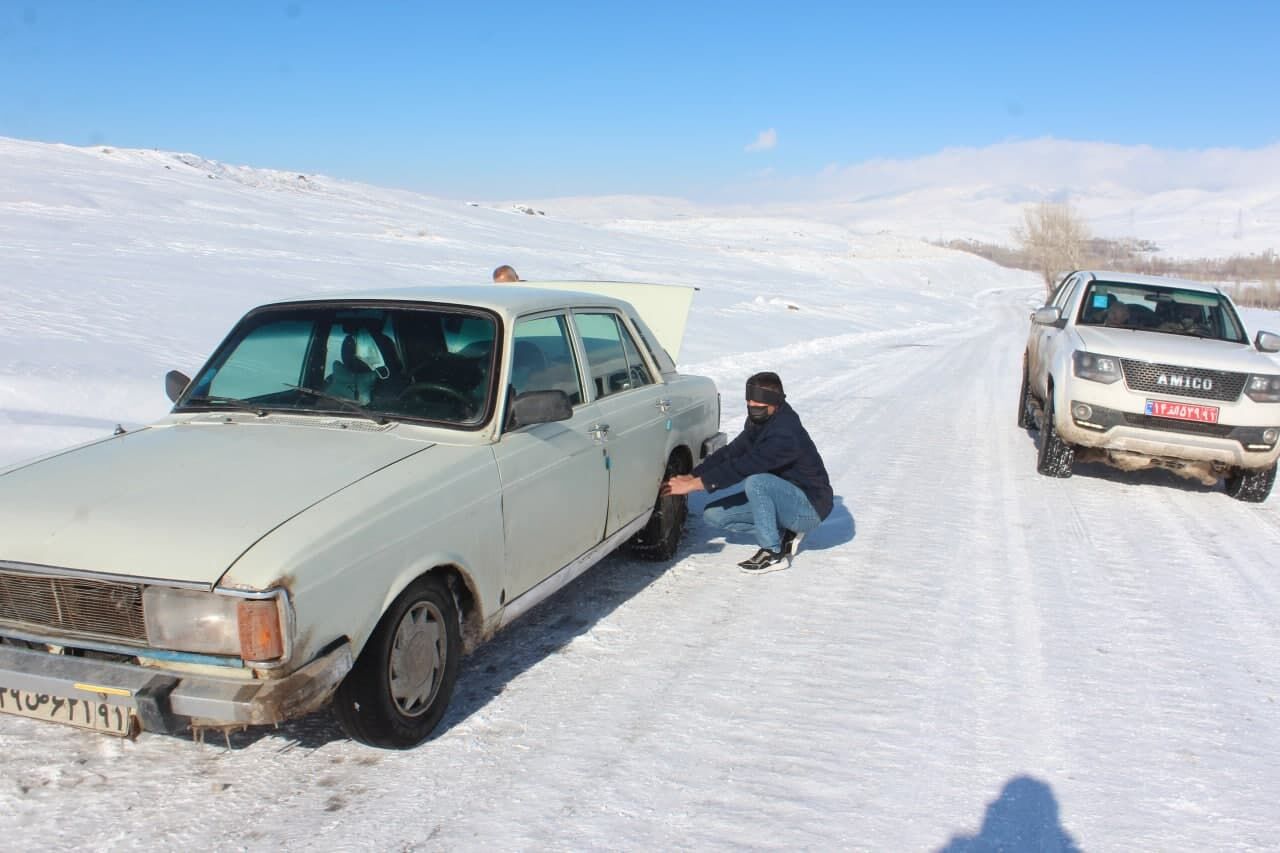 بارش برف موجب کندی در تردد جادهای خلخال شد  بارش برف موجب کندی در تردد جادهای خلخال شد
