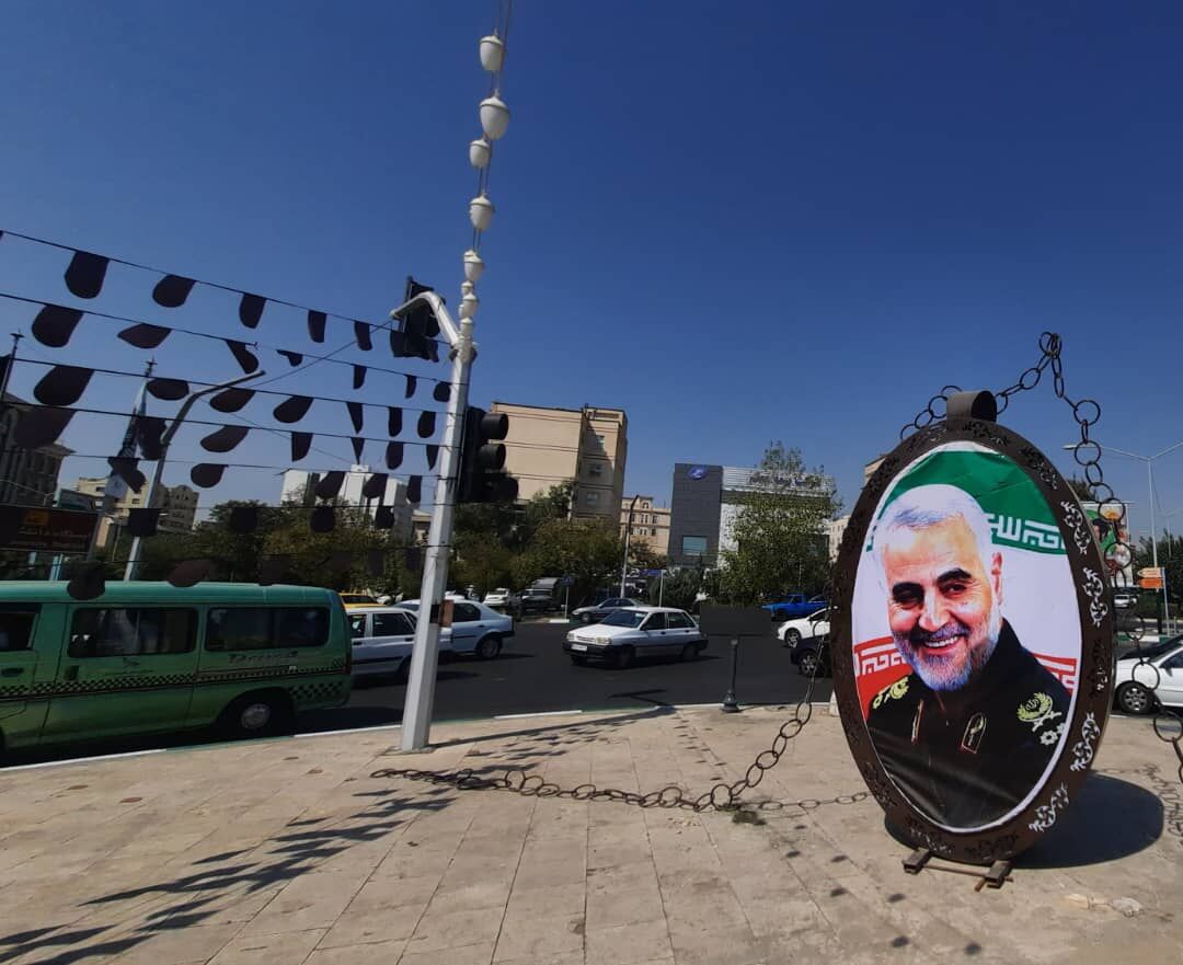 تمثال سردار شهید سلیمانی در میدان تیموری تهران نصب شد