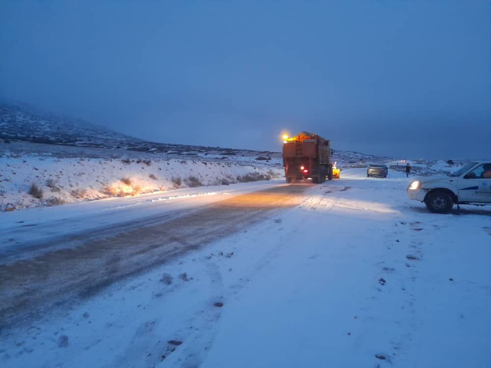 ۱۷ گروه راهداری مشغول برفروبی جادههای کوهستانی گلستان هستند ۱۷ گروه راهداری مشغول برفروبی جادههای کوهستانی گلستان هستند