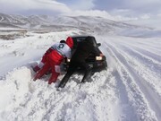 ۲۰ خودرو گرفتار برف و کولاک در آذربایجان‌غربی رهاسازی شد