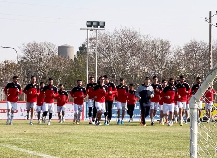 تراکتور تا نیم فصل چنگی به دل نزد