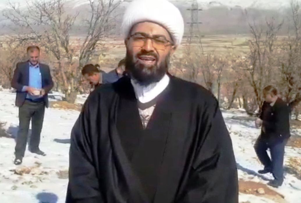 اقدام امامجمعه کامفیروز فارس که با استقبال فعالان محیط زیست همراه شد اقدام امامجمعه کامفیروز فارس که با استقبال فعالان محیط زیست همراه شد