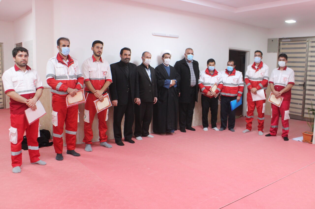 امدادگران خلخال به سرنشینان ۲۰۰ خودرو امداد رسانی کردند  امدادگران خلخال به سرنشینان ۲۰۰ خودرو امداد رسانی کردند