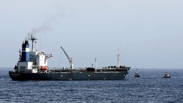 یمن در خصوص روند انتقال تسلیحات نظامی توسط کشتی نظامی اماراتی افشاگری می‌کند