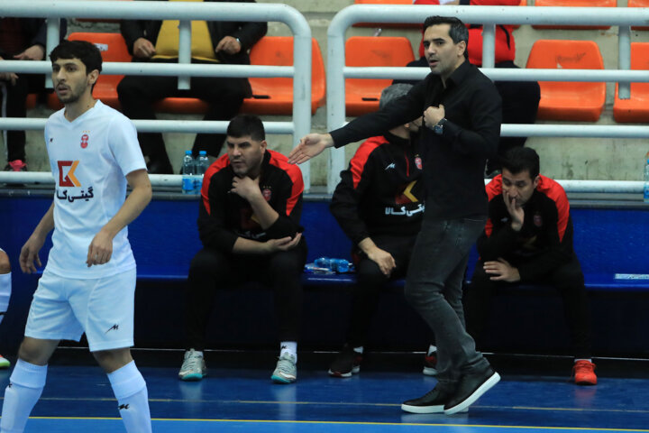 کشاورز: سوءتفاهمهای فوتسالی با یک دورهمی حل میشود / مدارس فوتسال تجاری هستند