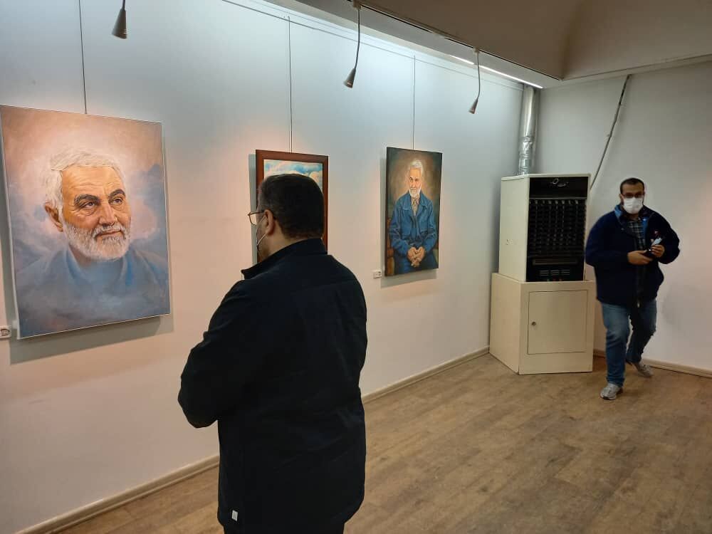 نمایشگاه هنرهای تجسمی شیروان با موضوع شهید سلیمانی افتتاح شد