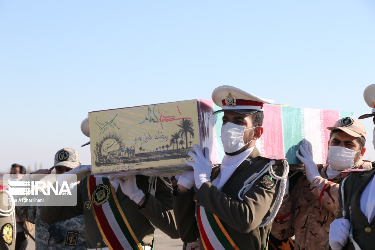 فیلم-استقبال از پیکر چهار شهید گمنام در فرودگاه ارومیه