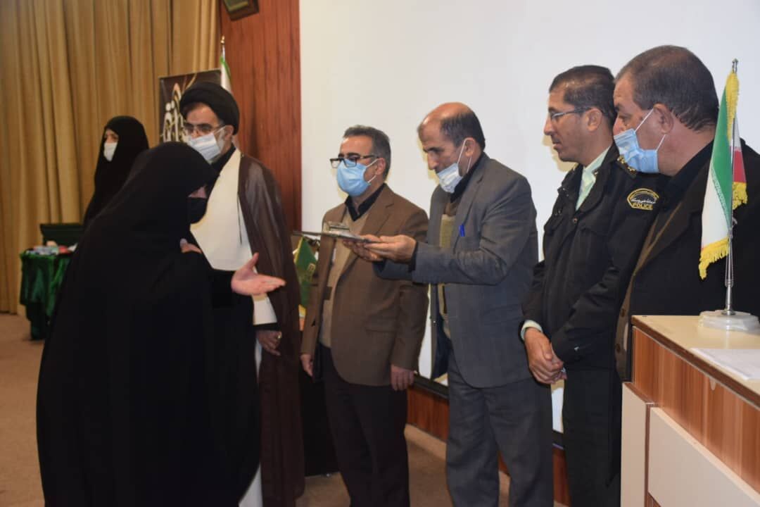 ۹۵ سند افتخار صحن حضرت زینب(س) در فردیس اهدا شد