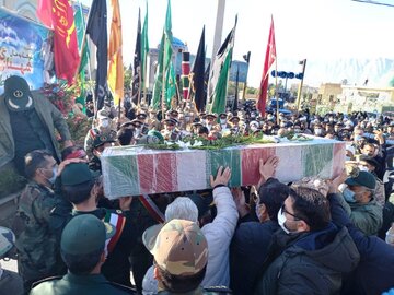 شهروندان کازرون پیکر مطهر شهید گمنام را تشییع کردند