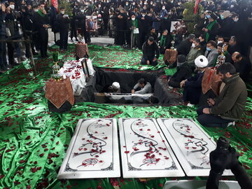میدان شهدای مشهد سه شهید گمنام را در آغوش کشید