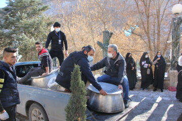 توزیع 6هزار پرس غذا نذری بمناسبت شهادت حضرت فاطمه (س) در ماکو