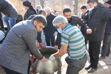 توزیع 6هزار پرس غذا نذری بمناسبت شهادت حضرت فاطمه (س) در ماکو