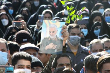 آیین تشییع پیکر پاک یک شهید گمنام در بروجرد