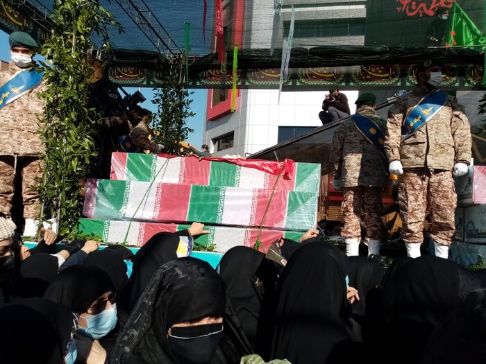 ثبت حماسه ماندگار دیگری از مردم تهران در آیین بدرقه ۱۵۰ شهید گمنام تا خانه ابدی