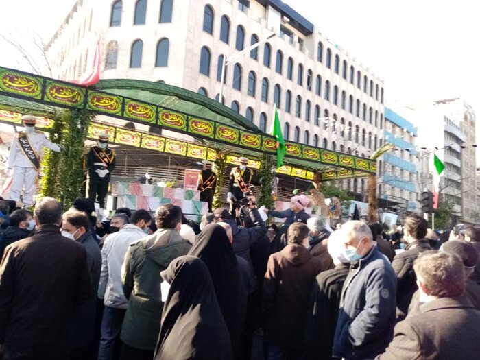 ثبت حماسه ماندگار دیگری از مردم تهران در آیین بدرقه ۱۵۰ شهید گمنام تا خانه ابدی