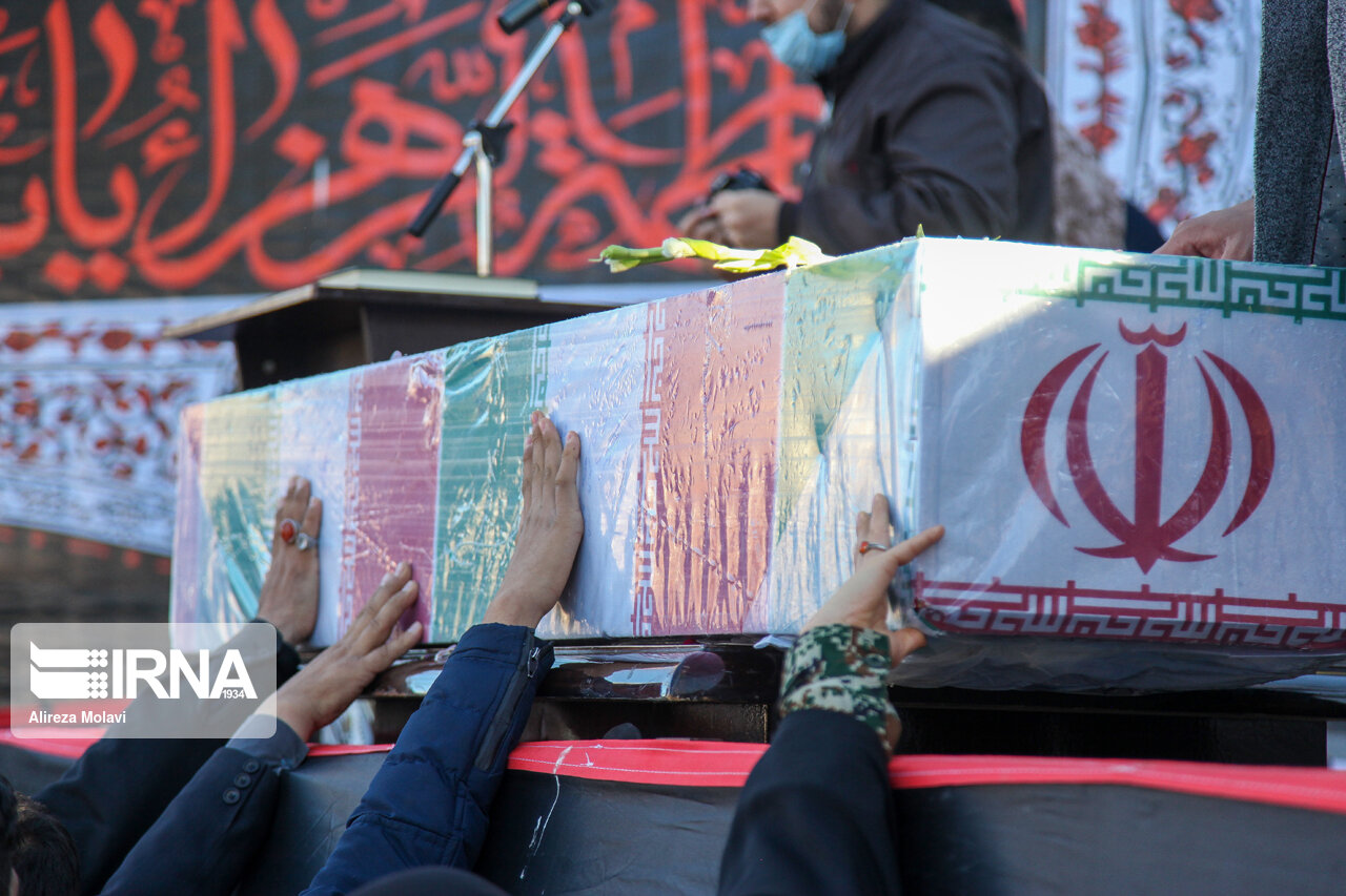 پیکر شهید مامور نیروی انتظامی در شهرستان هرسین به خاک سپرده شد پیکر شهید مامور نیروی انتظامی در شهرستان هرسین به خاک سپرده شد