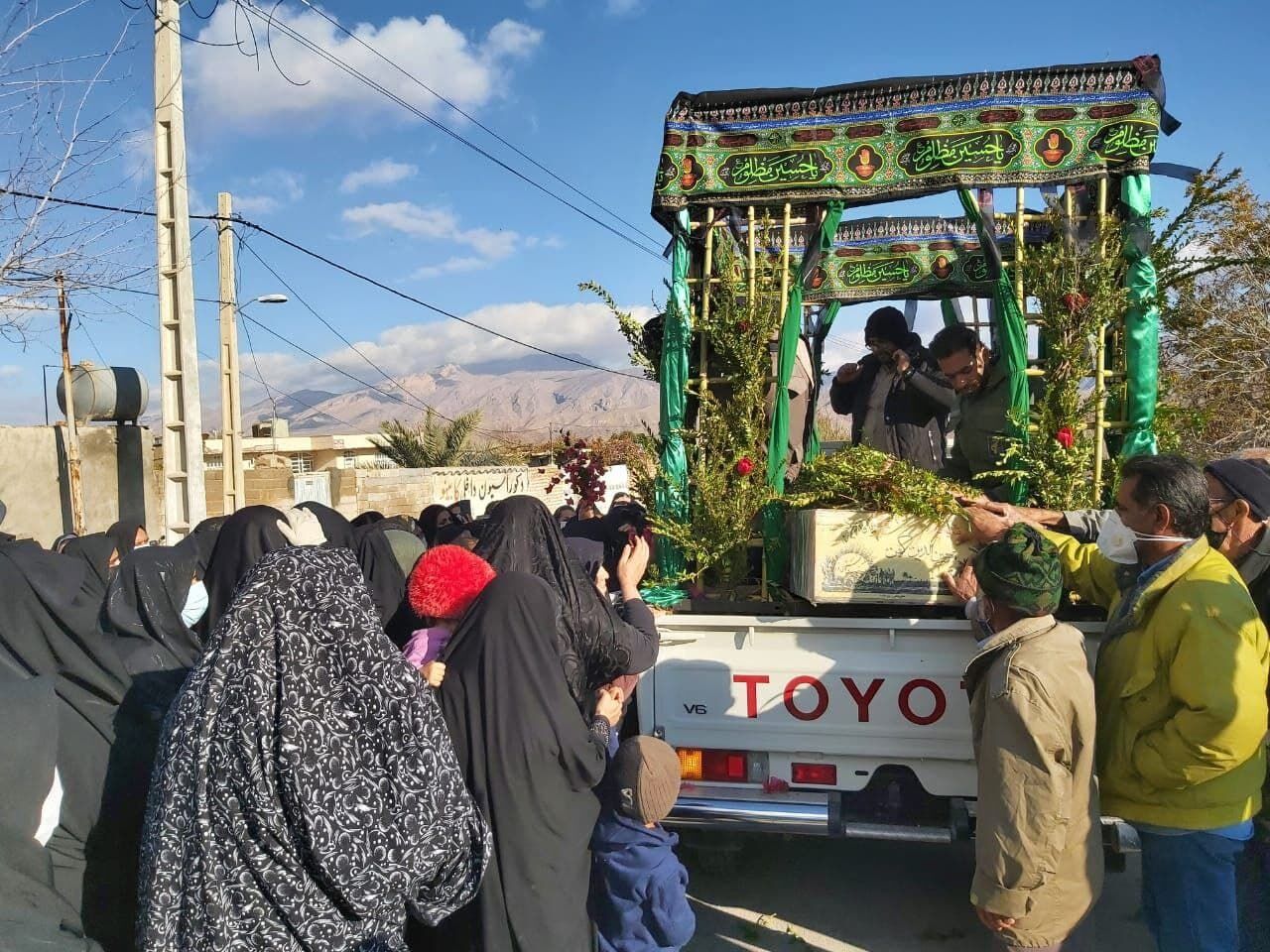 پیکر شهید دفاع مقدس «معینالدین کهن» در زادگاهش آرام گرفت پیکر شهید دفاع مقدس «معینالدین کهن» در زادگاهش آرام گرفت