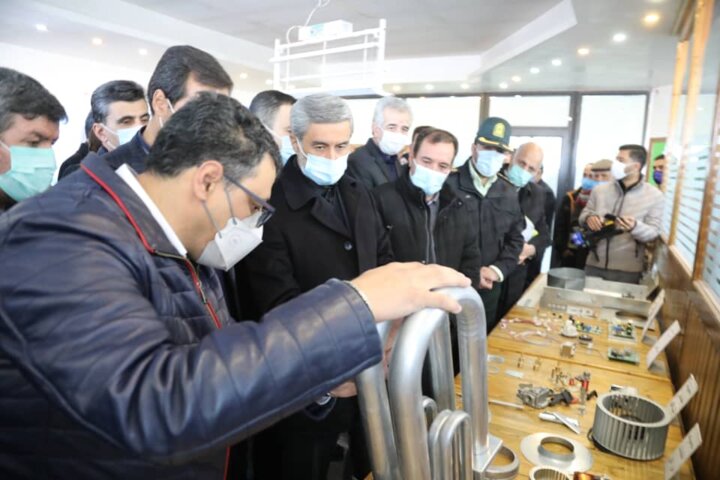 استاندار همدان با هدف رفع موانع برای توسعه اقتصادی از واحدهای تولیدی شهرستان رزن بازدید کرد