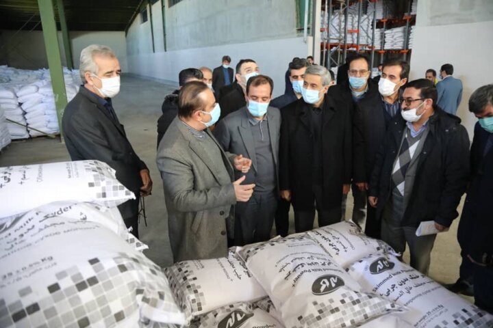 استاندار همدان با هدف رفع موانع برای توسعه اقتصادی از واحدهای تولیدی شهرستان رزن بازدید کرد