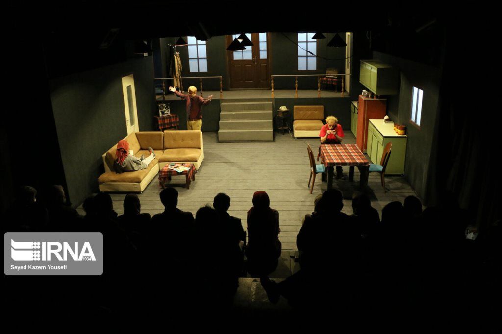 دی ماه تابستانی تماشاخانهها با 73 نمایش