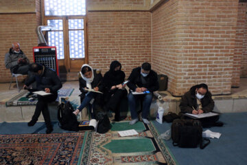 Séminaire de calligraphie à la Mosquée Bleue à Tabriz
