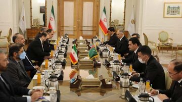 Le vice-président turkmène et le ministre iranien des A.E. discutent de questions bilatérales