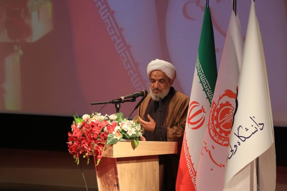 رییس کمیسیون فرهنگی مجلس: حوزه‌های علمیه طلبه امروزی تربیت کنند