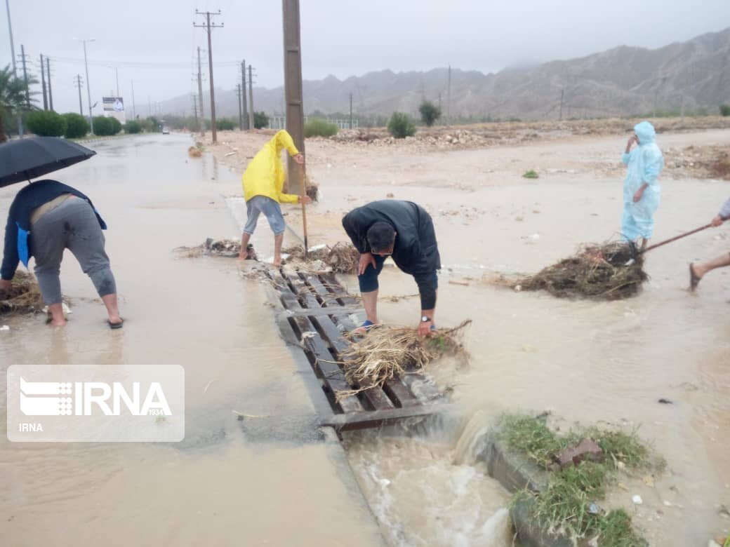 ستاد اجرایی فرمان امام به یاری سیل‌زدگان جنوب فارس آمد