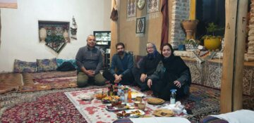 بازدید گردشگران خارجی از تخت سلیمان تکاب