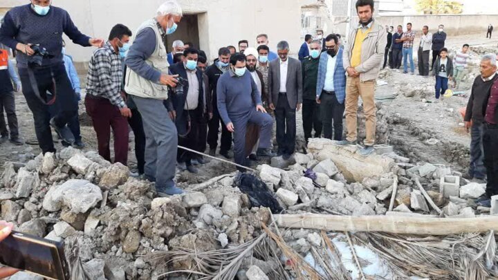 بنیاد برکت نوید داد که وام کم بهره به سیل زدگان لارستان فارس میدهد