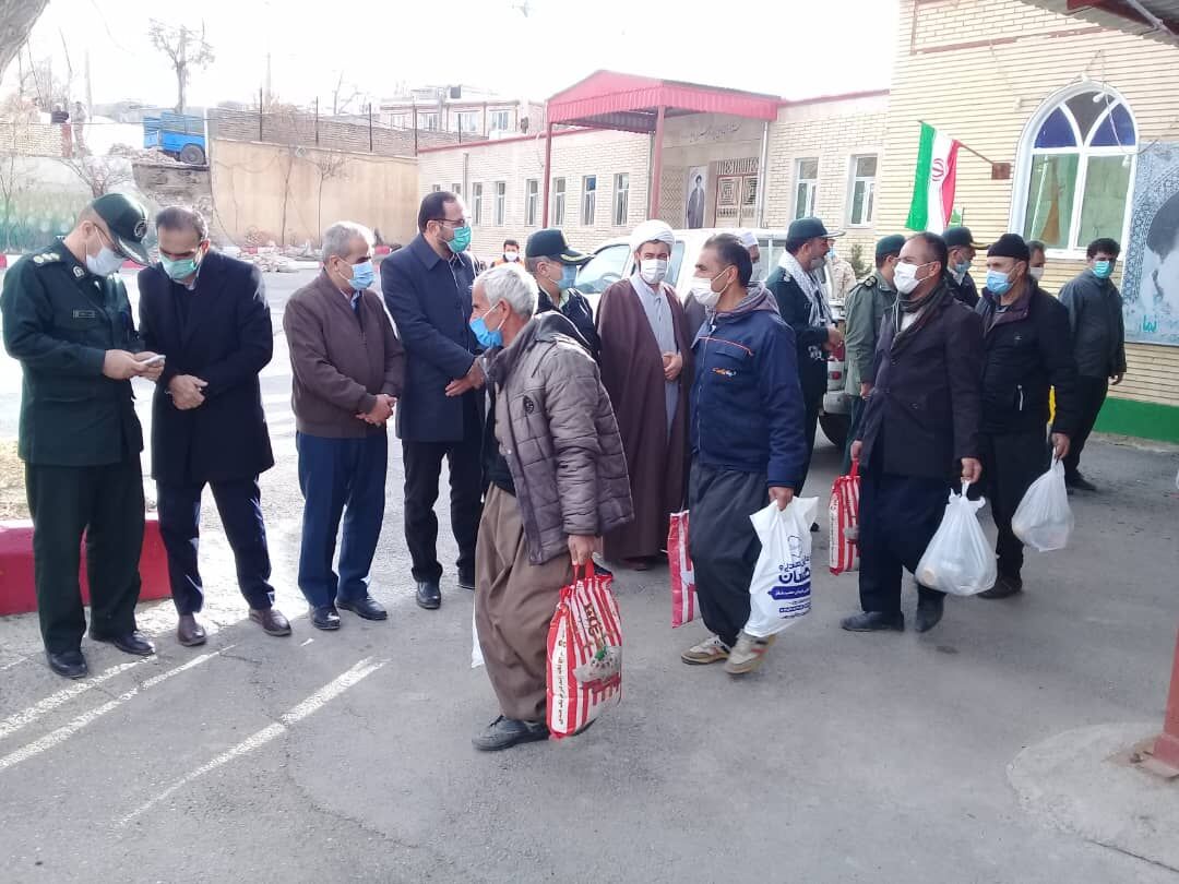 ۱۳۰ بسته معیشتی بین کارگران نیازمند دیواندره ای توزیع شد