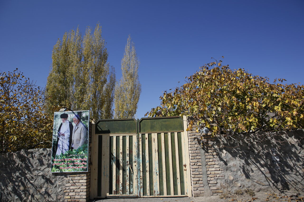 در کوچهپسکوچههای قناتمَلِک در کوچهپسکوچههای قناتمَلِک