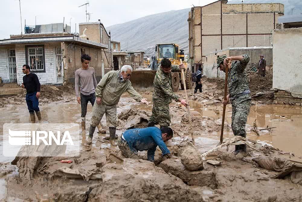 ۸۷ گروه جهادی بسیج و سپاه برای یاری مردم فارس در سیل و برف تلاش کردند