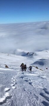 صعود زمستانی کوهنوردان به ارتفاعات برف‌گیر مهاباد