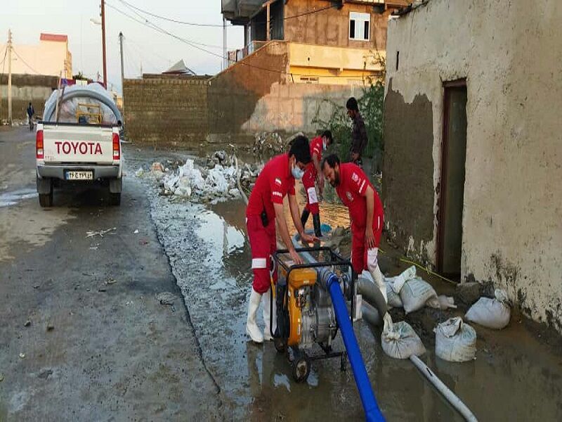 بهره‌مندی ۸۶۰ خانوار سیل‌زده کنارک از خدمات هلال احمر خراسان جنوبی