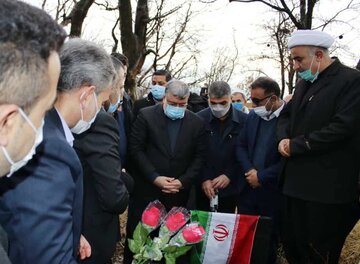 استاندار آذربایجان غربی به مقام شامخ شهدای سردشت ادای احترام کرد