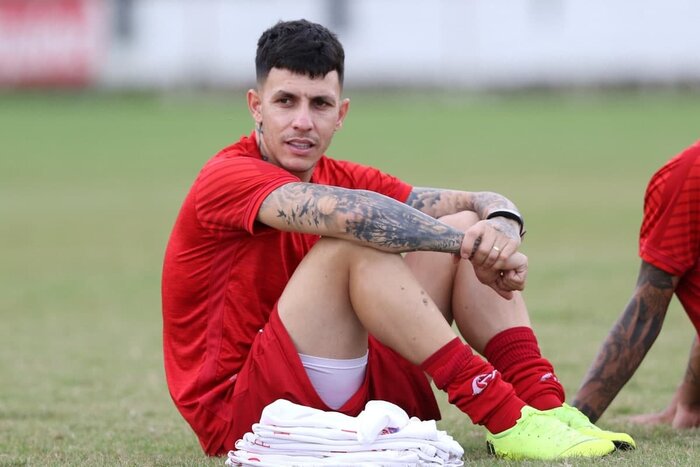 درخواست نجومی نائوچیکو برای انتقال قرضی کارلوس به استقلال